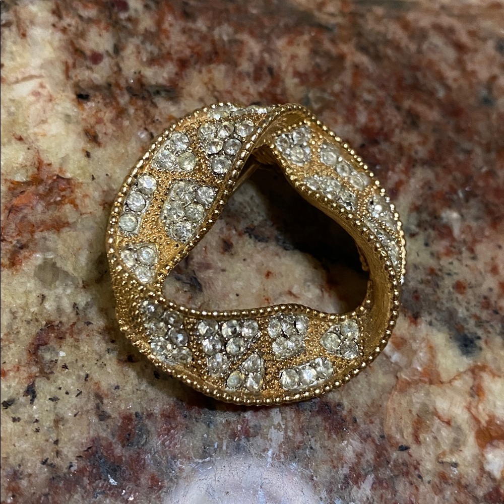 Vintage KRAMER brooch